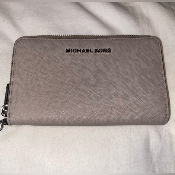 Michael Kors Handbags - Michael Kors Wristlet Wallet